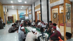 Kodim 1628/Sumbawa Barat Hadiri Buka Puasa Bersama dan Santuni 100 Anak Yatim di Brang Ene