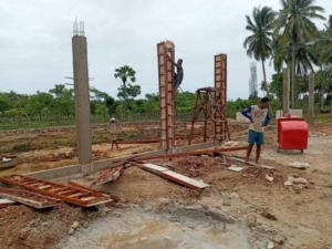 Babinsa Serka Janry Selanno Pantau Proyek KDKMP Oebatu, Pastikan Kelancaran Pembangunan