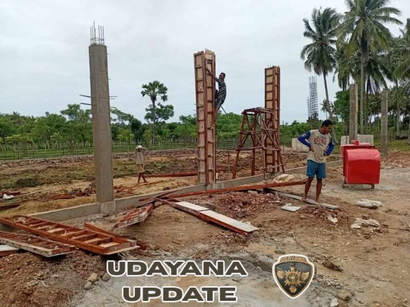 Babinsa Serka Janry Selanno Pantau Proyek KDKMP Oebatu, Pastikan Kelancaran Pembangunan
