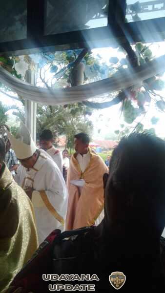 Babinsa Maurole Amankan Kunjungan Uskup Agung Ende di Detukeli