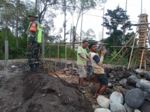 Dukung Ekonomi Desa, Babinsa Monitoring Keamanan Wilayah dan Pembangunan Koperasi Merah Putih di Detukeli