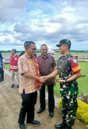 Dandim 1601/Sumba Timur Bersama Forkopimda Sambut Kunjungan Kerja Gubernur NTT di Bandara Umbu Mehang Kunda
