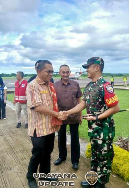 Dandim 1601/Sumba Timur Bersama Forkopimda Sambut Kunjungan Kerja Gubernur NTT di Bandara Umbu Mehang Kunda