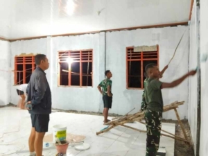 Satgas TMMD Kodim 1618/TTU Percepat Pengecatan RKB SMAN Bikomi Nilulat, Wujudkan Ruang Belajar Representatif di Perbatasan