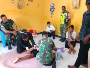 Dandim 1627/Rote Ndao Tinjau Pembangunan KDKMP Oelua, Berikan Pengobatan Gratis untuk Warga