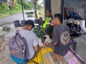 Pererat Kedekatan dengan Warga, Babinsa Niopanda Aktif Pantau Situasi Wilayah