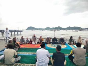 Babinsa Koramil 1630-01/Komodo Hadiri Buka Puasa Bersama Warga Kampung Baru