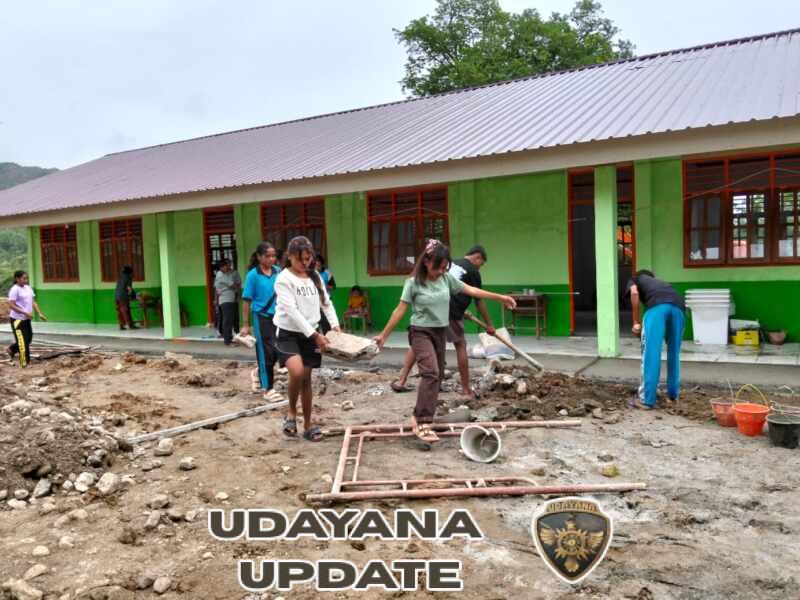 TMMD Kodim 1618/TTU Rampungkan 4 RKB SMAN Bikomi Nilulat, Siswa Turut Bersihkan Sekolah Jelang Peresmian