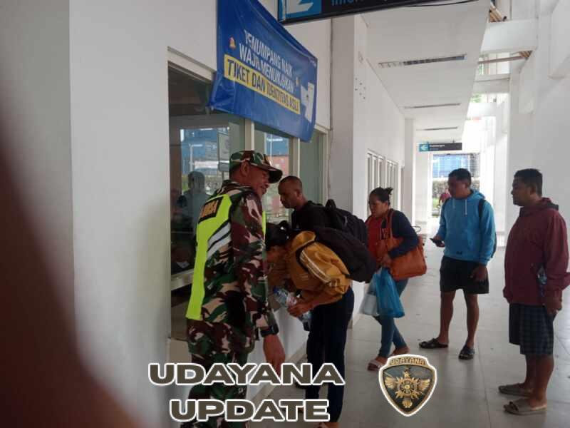 Babinsa Koramil 1602/Ende Amankan Kedatangan Kapal KM WILIS di Pelabuhan IPPI