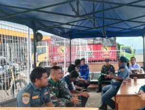 Aparat Gabungan Amankan Arus Mudik Lebaran di Pelabuhan Larantuka