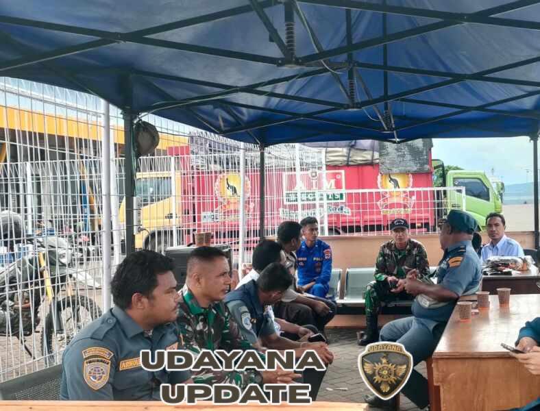 Aparat Gabungan Amankan Arus Mudik Lebaran di Pelabuhan Larantuka
