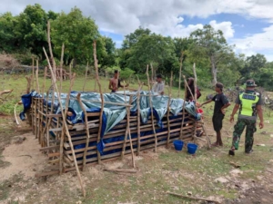 Pembuatan Pondasi dan Tempat Penampungan Air di Desa Oebole