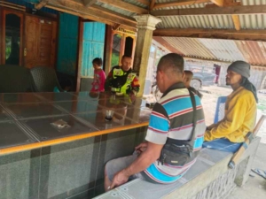 Pererat Kedekatan dengan Warga, Babinsa Desa Tou Barat Gelar Komsos dan Pemantauan Wilayah