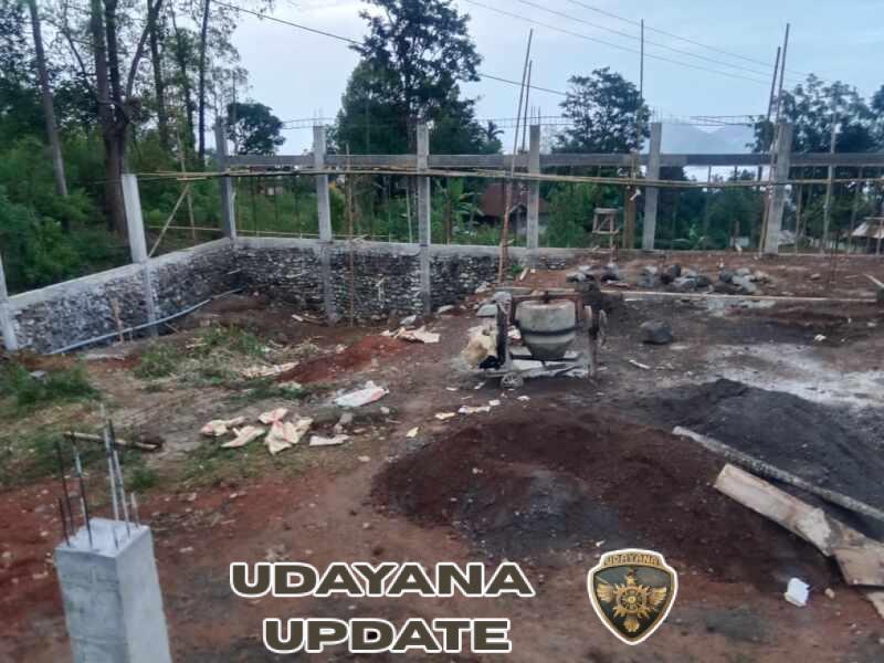 Babinsa Maurole Monitoring Kamtibmas dan Tinjau Pembangunan Koperasi Merah Putih di Detukeli