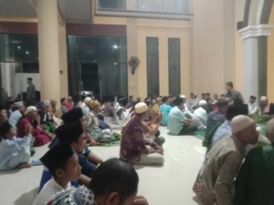 Danramil 1614-01/Dompu Hadiri Safari Ramadhan dan Peringatan Nuzulul Qur’an di Masjid Babussalam Nowa