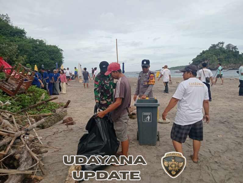 Aparat Gabungan Dan Warga Di Nusa Penida Gelar Gerakan Bali Bersih Pantai
