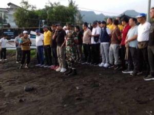 Kodim 1623/Karangasem bersinergi dengan Pemerintah Daerah melaksanakan pembersihan sampah dalam rangka Hari Peduli Sampah Nasional.