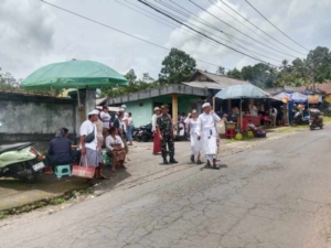 Babinsa Peninjoan Kawal Prosesi Upacara Dewa Yadnya, Pastikan Kegiatan Aman dan Khidmat