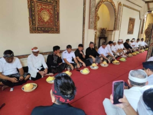 Babinsa Kawal Kunjungan Gubernur Bali Melayat ke Puri Agung Gianyar