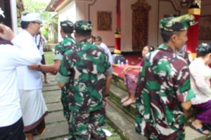 Dalam Balutan Duka, Kodim 1616/Gianyar Tunjukkan Loyalitas dan Penghormatan kepada Tokoh Pembangunan Gianyar