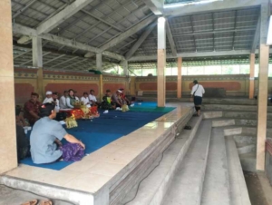 Babinsa 1623-03/Rendang Hadiri Pemilihan Klian Desa Adat Menanga Periode 2026-2031