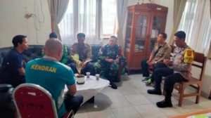Babinsa Kendran Turun Langsung Dampingi Penanganan Anjing Liar Terjangkit Rabies di Buleleng