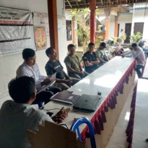 Babinsa 1623-04/Sidemen Dampingi Mediasi Keluhan Petani Terkait Saluran Irigasi Subak Sangkungan