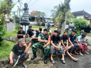 Aparat TNI Polri Di Semarapura Kaja Hadir Kawal Upacara Keagamaan Bersama Pecalang