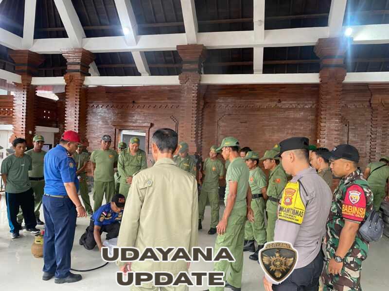 TNI Polri Bersama Damkar Dan Satpol PP Gelar Pelatihan Satlinmas Desa Tohpati