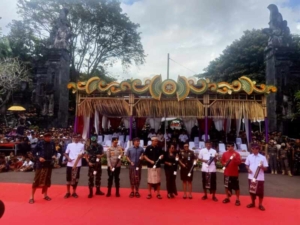 Babinsa Dauhwaru Kawal Ketat Parade Ogoh-ogoh Tingkat Kabupaten Jembrana 2026