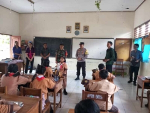 Babinsa Bakas Dampingi Uji Coba Pendistribusian MBG
