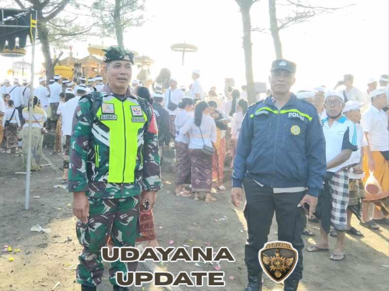 Babinsa Mas Kawal Prosesi Melasti Nyuh Kuning Hingga Pantai Masceti