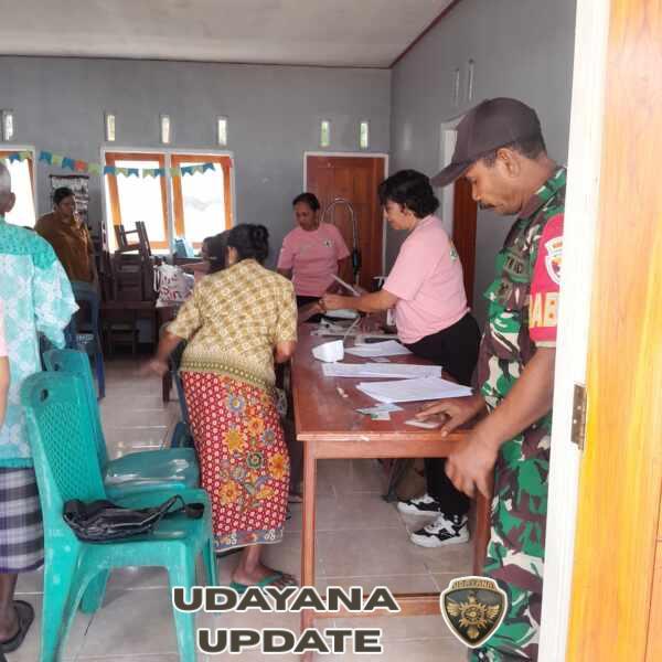 Babinsa Oemasi Pantau Pemeriksaan Kesehatan Gratis Warga Desa