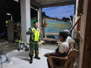 ‎Saat Malam Tiba, Koramil Moyo Hilir Pastikan Warga Tetap Tenang