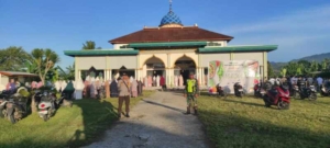 ‎Di Hari Kemenangan, Koramil Lunyuk Jaga Rasa Aman dan Nyaman Jamaah