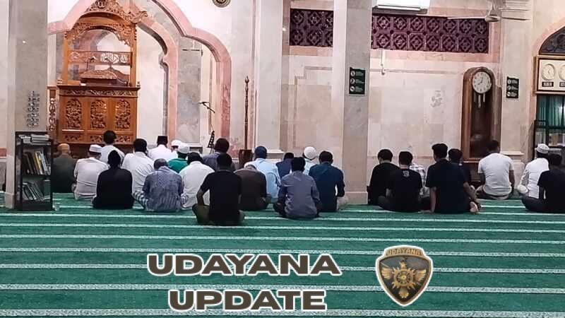 Babinsa Gianyar Amankan Malam Takbiran di Masjid Agung Al-A’la, Ibadah Berlangsung Khidmat