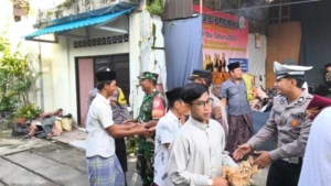Pendekatan Humanis Babinsa dan Bhabinkamtibmas Amankan Sholat Ied di BTN Multi Arsandhi