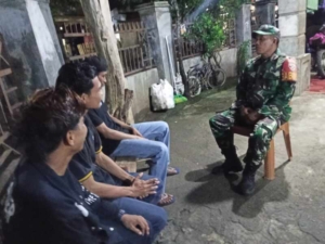 Babinsa Kampasi Meci Gelar Patroli Malam, Cegah Gangguan Kamtibmas Pascalebaran Idul Fitri