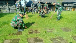 Karya Bakti Korem 163/WSA, Kodim 1623/Karangasem melaksanakan ngayah pembersihan di Pura Agung Besakih
