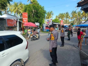 Aparat Gabungan Di Nusa Penida Terus Konsisten Kawal Piodalan Di Pura Penataran Ped