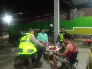 Peran Aktif Babinsa Sawe Jaga Kamtibmas Lewat Ronda Malam