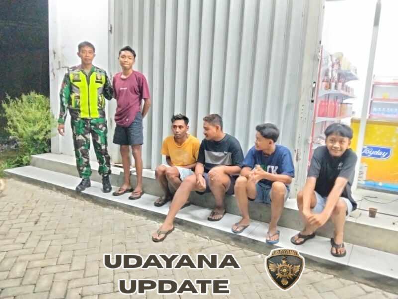 Menyapa Malam, Koramil Ropang Tegaskan Komitmen Jaga Keamanan