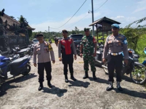 Di Tengah Duka Warga, Sertu I Komang Jena Saputra Bersama Aparat Amankan Prosesi Ngaben Tokoh Adat Timbul