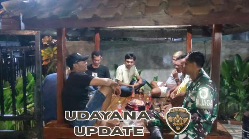 Babinsa Seteluk Gelar Patroli Malam dan Komsos, Jaga Kamtibmas Tetap Kondusif