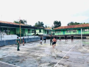 Kodim 1621/TTS Fasilitasi TC Volly, Pelajar Dibina Langsung Oleh Anggota Kodim Serda Andi, dan Kopda Melky