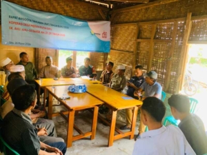 Babinsa Koramil Lembor Hadiri RAT KDKMP Desa Siru, Dorong Percepatan Pembangunan Koperasi