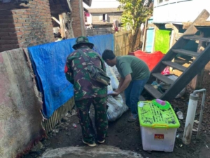 ‎Solidaritas TNI dan Warga, Gotong Royong Tangani Dampak Kebakaran