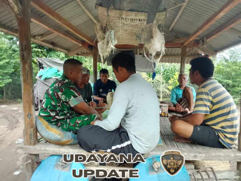 Babinsa Sambelia Komsos Bersama Tokoh Pemuda, Ajak Warga Tingkatkan Iman dan Jaga Kamtibmas Selama Ramadhan