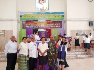 Babinsa Buraen Amankan Ibadah Pagi Berjalan Aman