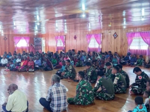 Doa dan Kebersamaan di Tanah Papua, Satgas Yonif 743/PSY Hadir Menguatkan Masyarakat Melalui Ibadah Minggu